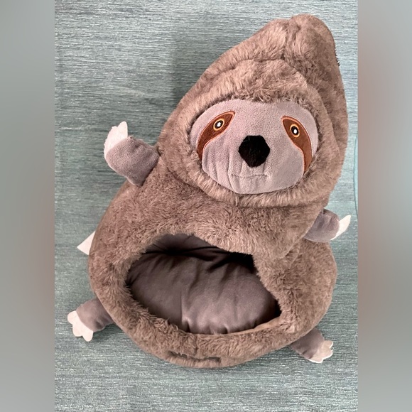 NANDOG Pet Gear Sloth Small Pet Bed
Cozy Warm Super Soft Safe Space for your Pup - Picture 5 of 14